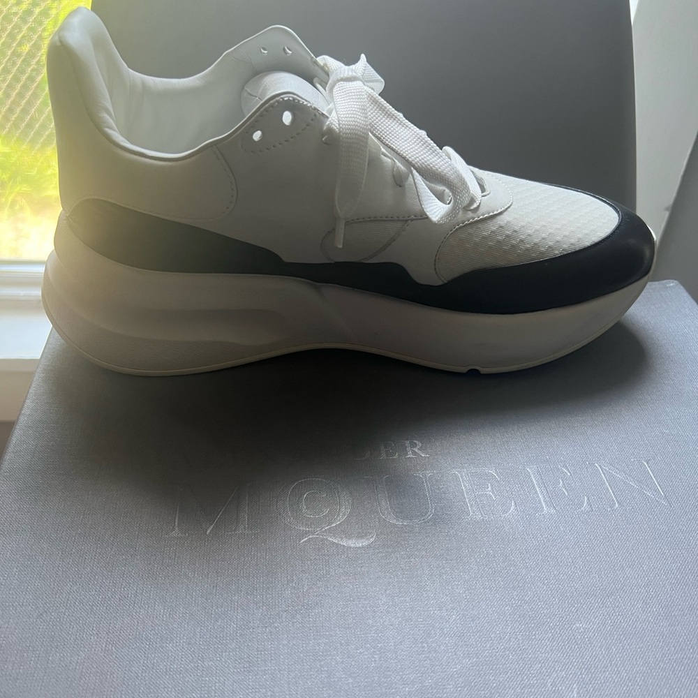 Preowned Alexander McQueen Runners Size 42/US 9